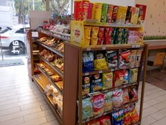 -全家便利店(洛川东路店)