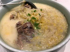 酸菜炖大骨棒-北李妈妈菜·海肠捞饭(高新万达店)
