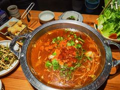 -野山舂·贵州现舂酸汤火锅(鸿通城店)