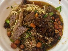 牛腩叉烧掩面-阿阳牛腩腌面店