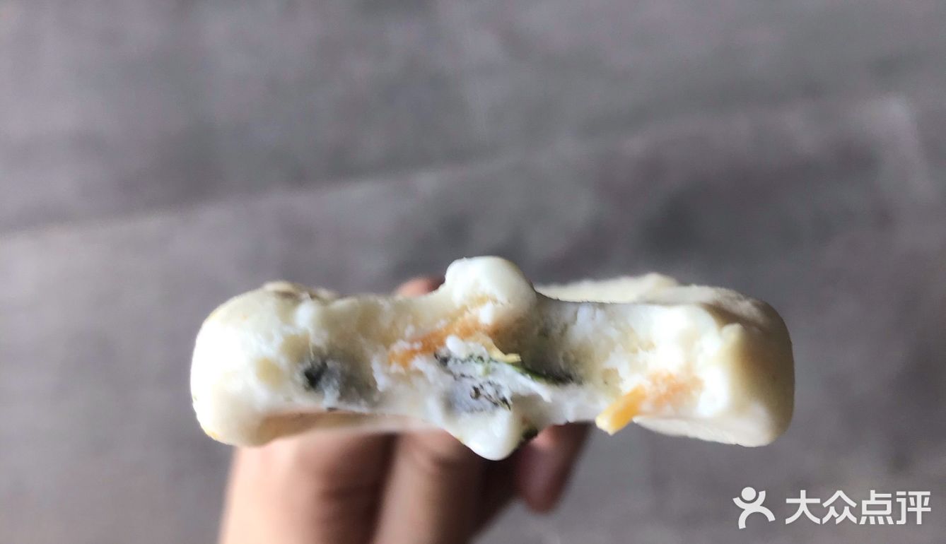 现在冰淇淋口味真是层出不穷，千奇百怪  出于好奇