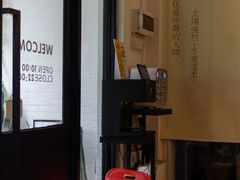 -彳亍咖啡·这里(水湾路店)