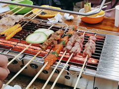 -哈尔滨小酒馆·鲜肉现穿自助烧烤(康新花园店)