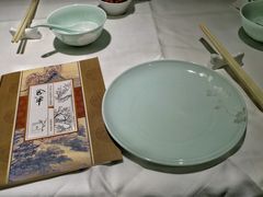 餐具摆设-金陵饭店·梅苑