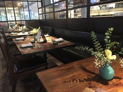 卡座-Carbon莫卡哆·意大利复古集市餐厅(杭州大厦店)