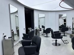 -一家只做男发烫染的店