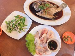 -大树下海鲜饭店