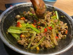 猫儿山的小黄牛-吃饭皇帝大土家民族菜(正大广场店)
