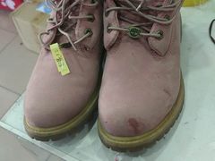  粉色鞋油渍 -A&G奢侈品护理(万科旗舰店)
