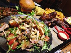 烟熏鸡肉面包沙拉-TiKi餐厅酒吧