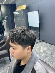 -藤野造型•烫染专业店