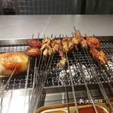 烤羊腿 这家店非常的好找,远远就能看见他家的招牌