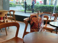 靠窗位-星巴克(大宁店)