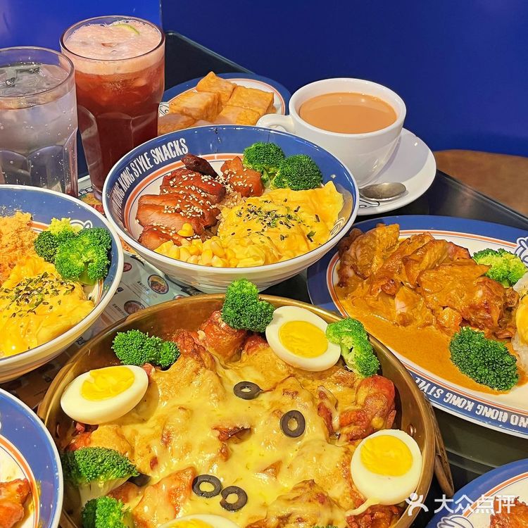 分量挺大的，上面铺了一层可以拉丝的芝士