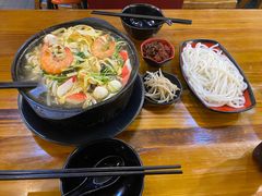 -丽虹云南过桥米线(兴工街店)