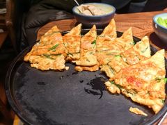 海鲜葱饼-明洞阿姨·韩式酱蟹烤肉·创意料理(三元桥店)