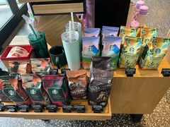 -星巴克(北京枫尚奥莱店)