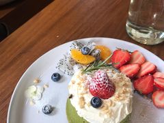抹茶戚风配草莓-懒鱼时光馆(沙坪坝店)