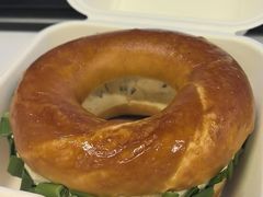 -白玉兰食品甜凤店(合生汇店)