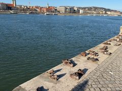 -多瑙河畔鞋履雕塑