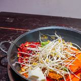 热闹的老小区重庆火锅、香爆整条gai‼️