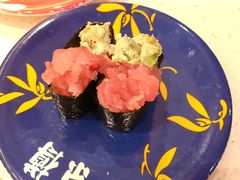 金枪鱼牛油果军舰-京樽回転寿司(奥林匹克店)