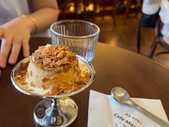 -Café Monson