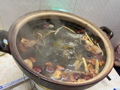 -广味炭炉鸡煲(宝业路分店)