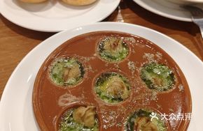 Garlic Butter Snails with Toasted Bread Croutons