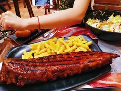 costilar a la miel猪排-La Cueva de 1900 / Ayuntamiento
