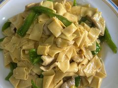 -鹤乡东北菜(崮山路店)