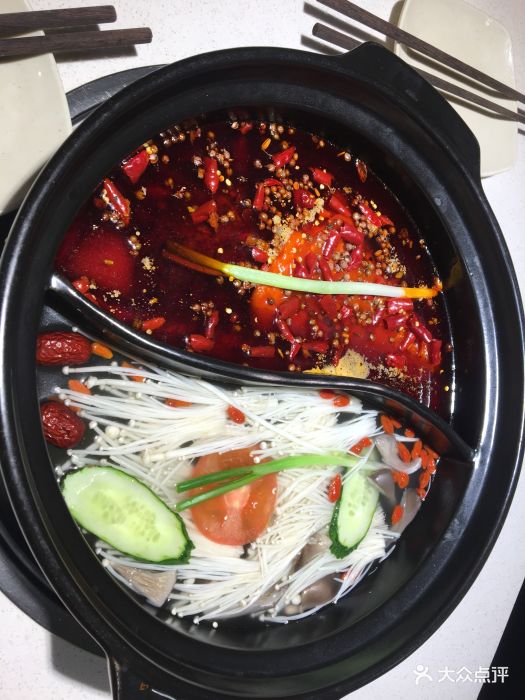 钢管厂五区小郡肝火锅串串香(簋街总店)鸳鸯锅图片 - 第1张