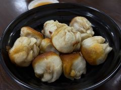 刚出炉的生煎包-赵宝美煎包店