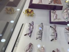 -光明眼镜·蔡司授权(徐泾店)
