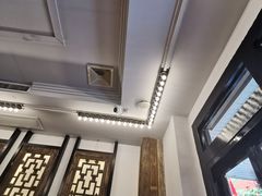-刘姐啤酒鱼民族演艺餐厅(西街总店)