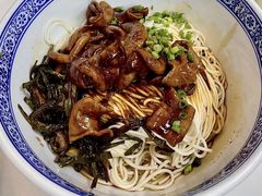 蛤蜊猪肝拌面+虎皮蛋-沪西老弄堂面馆(定西路店)