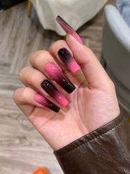 -花岐款式专研健康美甲沙龙