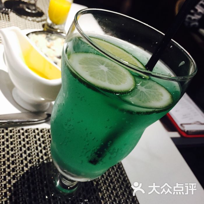 冰柠薄荷气泡饮