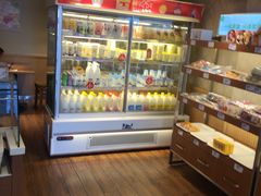 面包甜点陈列柜-一鸣真鲜奶吧(巴黎都市奶吧店)