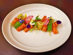 现场制作刃扒房特色凯撒沙拉-北京华彬费尔蒙酒店·刃餐厅