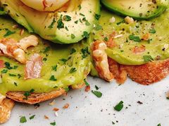 牛油果煮蛋吐司-RAC BAR(安福路店)