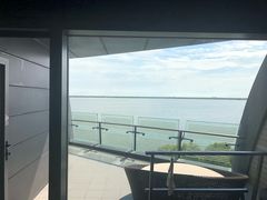 -上海滴水湖皇冠假日酒店