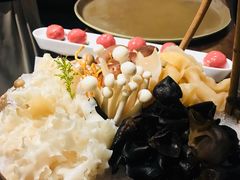 特色菌菇拼-余欢领鲜火锅(新街口店)