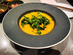 豌豆黄浸豌豆尖-半山腰·云南菜(侨福芳草地店)