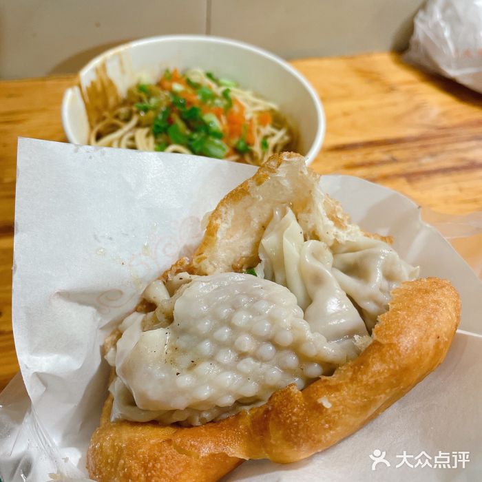 天天红油赵师傅热干面(粮道街店)-油饼包烧麦-菜-油饼包烧麦图片-武汉