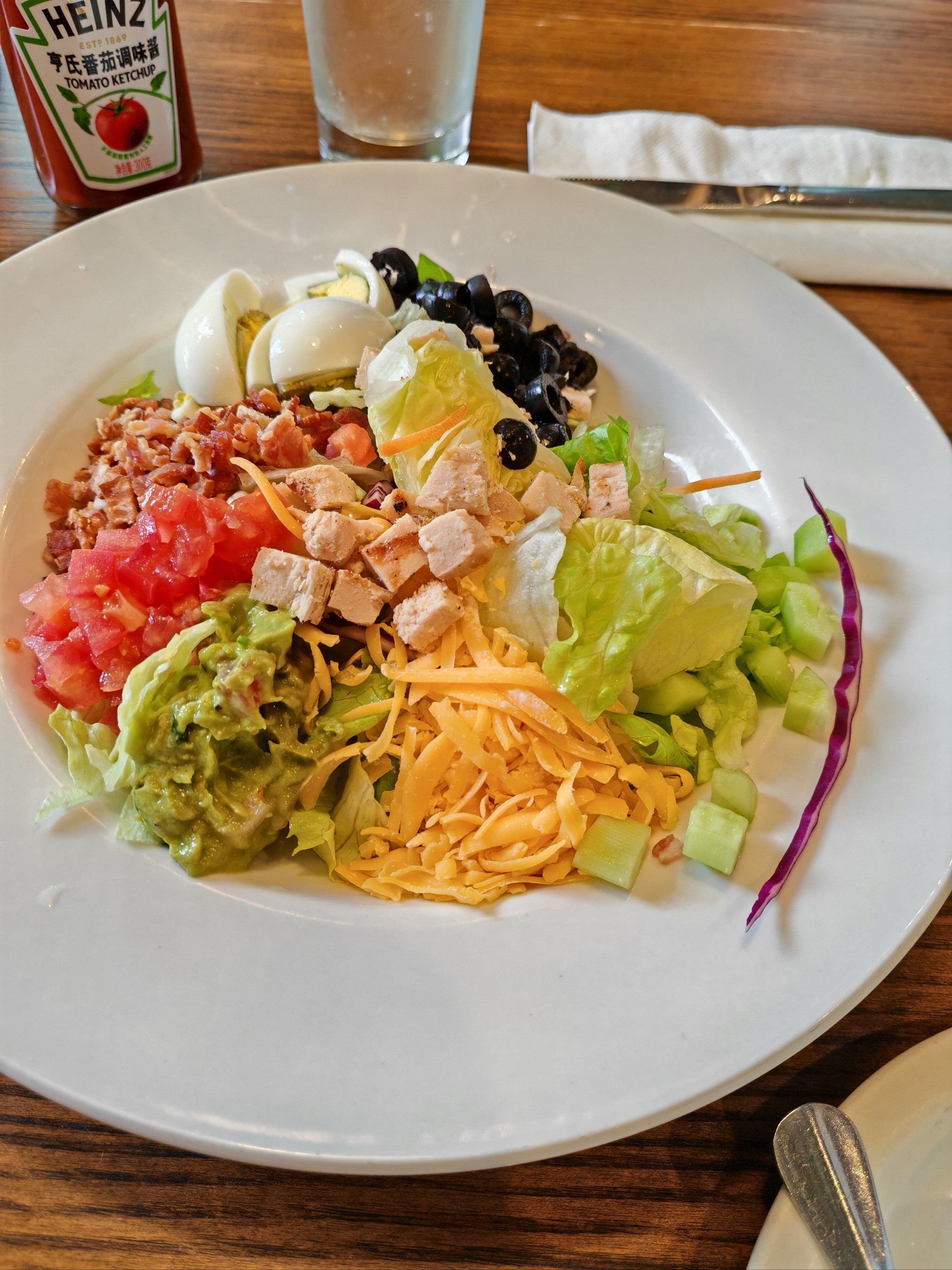 友谊宾馆里有一年代略久的星期五餐厅