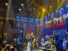 -FOUR PLAY BAR
