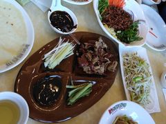 炒自家韭菜笨豆芽-老昌春饼(西民主路总店)