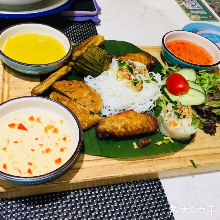 探越小馆·越泰料理(千灯湖环宇城店)越南特色拼盘图片