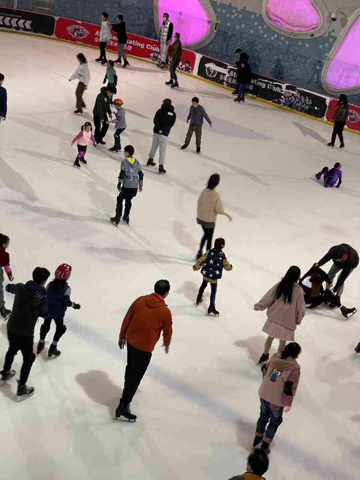 全明星滑冰俱乐部(梅奔店)-"梅赛德斯奔驰文化中心,也就去过两次,最上